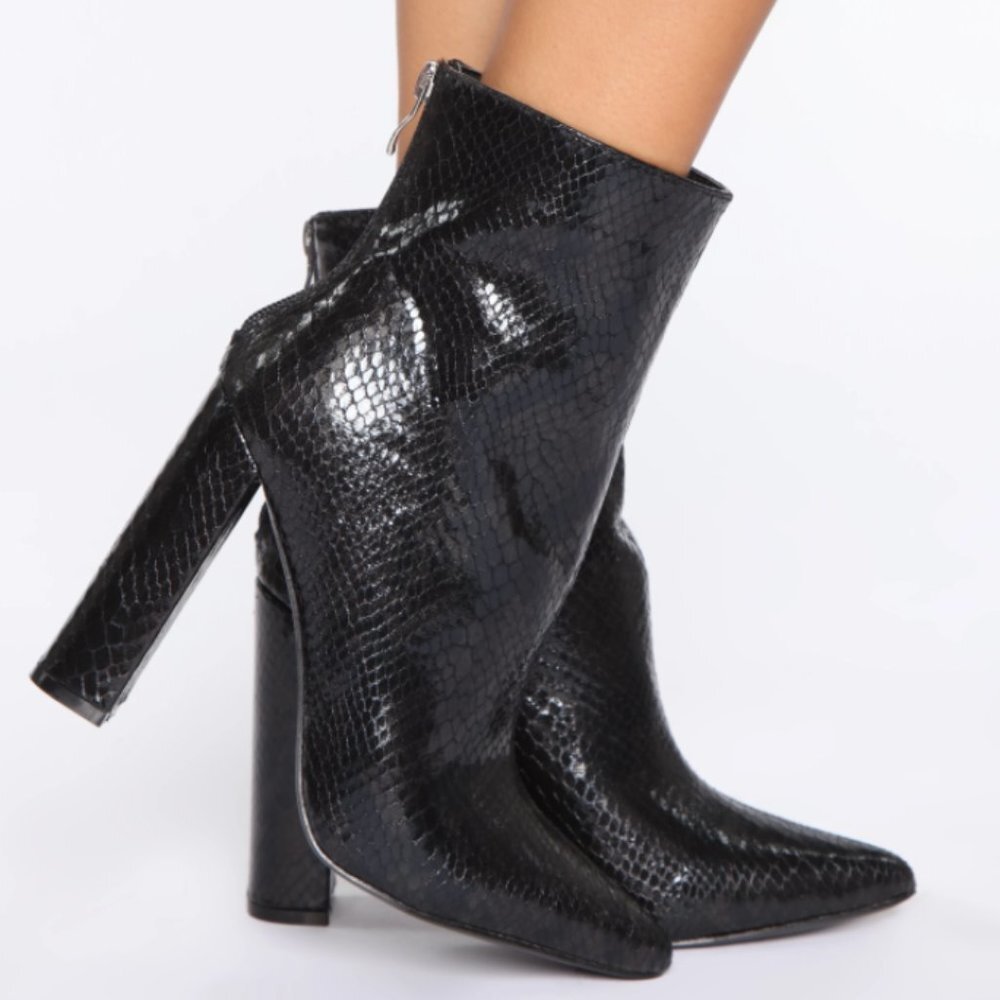 BLACK SNAKE SKIN DETAIL BOOTIES SIZE 6
